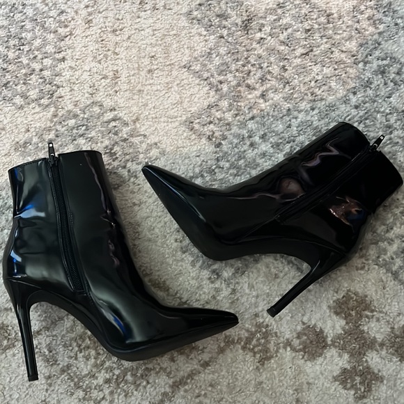 Steve Madden patent leather booties heels - Picture 2 of 6